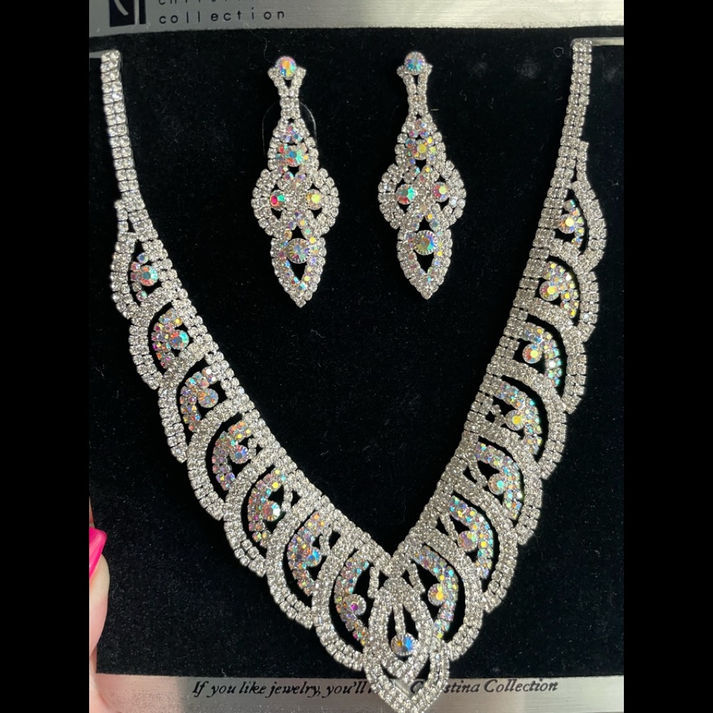 Costume necklace and earring set
